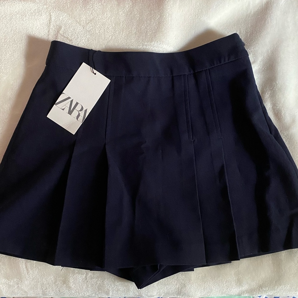 BRAND NEW Zara Navy Pleated Skirt